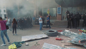 Разгон Азова под Киевгорстроем: в ход пошел слезоточивый газ