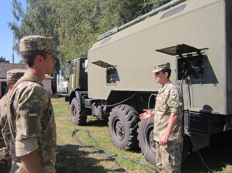 Подготовка офицеров-связистов в учебно-боевых условиях