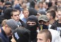 Как Азов вытаскивал своего задержанного активиста из зала суда