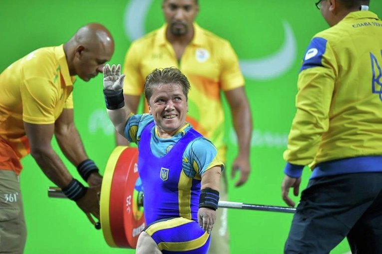 В соревнованиях по пауэрлифтингу золото завоевала украинка Лидия Соловьева (до 50 кг)
