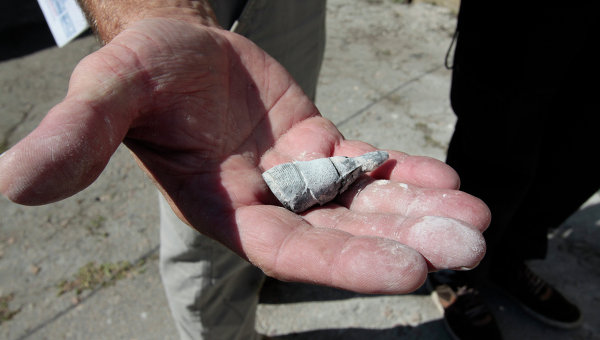 Фрагмент осколка от снаряда найденный в поселке Крутая балка в результате обстрела