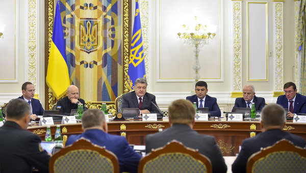 Президент Петр Порошенко на заседании СНБО