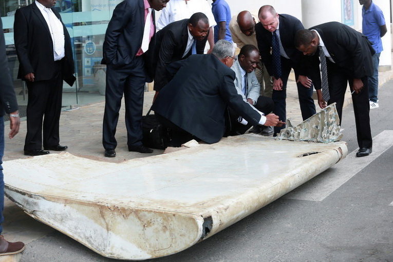 Предполагаемая часть самолета Malaysia Airlines, найденная на острове Пемба, у берегов Танзании