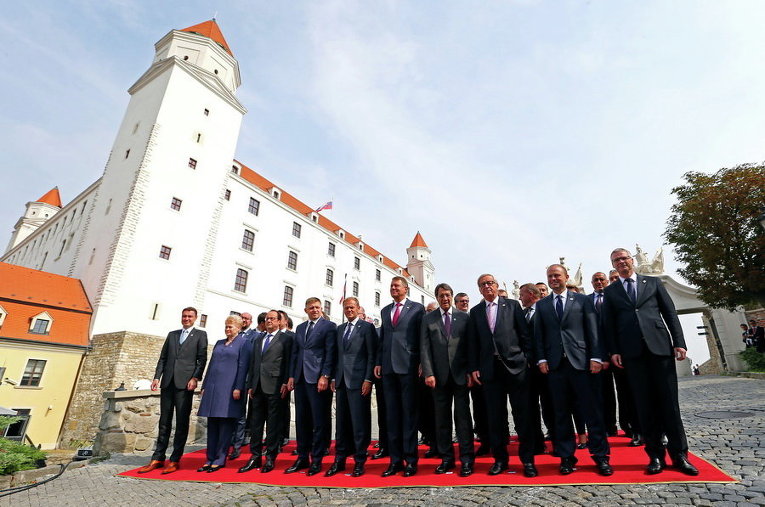 Европейские лидеры на саммите Европейского Союза в замке в Братиславе, Словакия