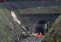 Рабочие у железнодорожного тоннеля в Милтон Кейнс к северу от станции Уотфорд Джанкшен, Великобритания