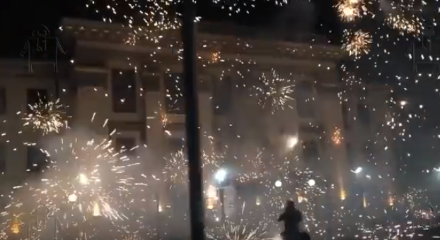 Атака российского посольства в Киеве. Скриншот видео