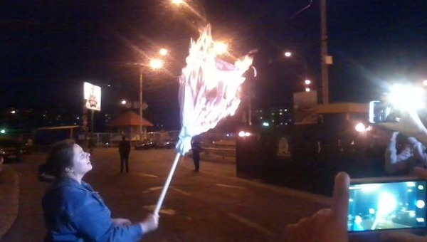 Строительство ТРЦ на Героев Днепра: протестующие сожгли чучело Кличко