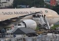 Администрация международного аэропорта в Маниле перекрыла доступ к пассажирскому лайнеру авиакомпании Saudi Airlines сразу после приземления.