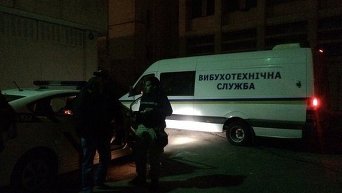 В Киеве преступники в форме СБУ отобрали у мужчины сумку с 2 млн грн. Кадры с места ЧП