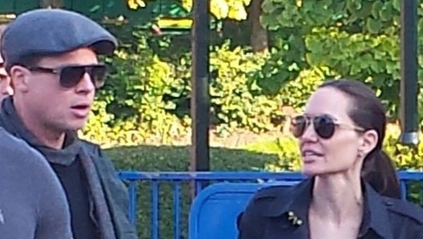 Появились фото скандала Джоли и Питта во время прогулки с детьми в парке