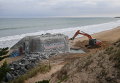 Снос бункеров на пляже Ла Конш, в Сен-Клеман-де-Бален, на Иль-де-Ре, у западного побережья Франции