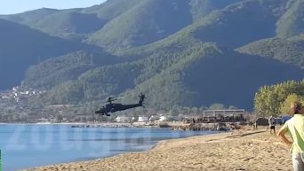 Падение греческого военного вертолета Апач в воду. Видео