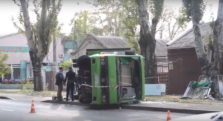 В Одессе перевернулась маршрутка с пассажирами