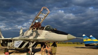 Полеты истребителей ВВС Украины в сложных метеоусловиях
