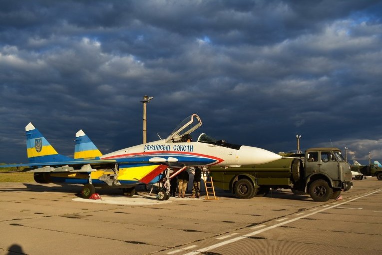 Полеты истребителей ВВС Украины в сложных метеоусловиях