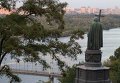 В Киеве облили краской памятник князю Владимиру
