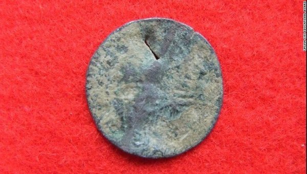 Исследователи обнаружили десять монет Древнего Рима и Османской империи в разрушенном замке на японском острове Окинава