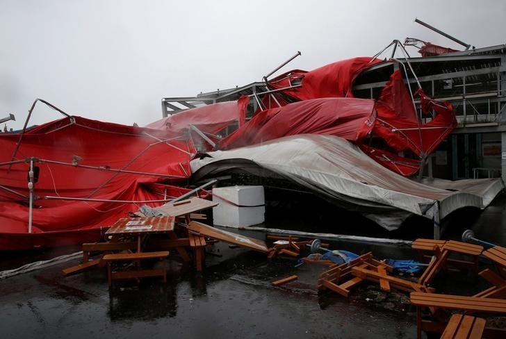 Третий за сентябрь тайфун достиг побережья Тайваня, в результате чего травмированы по меньшей мере 32 человека.