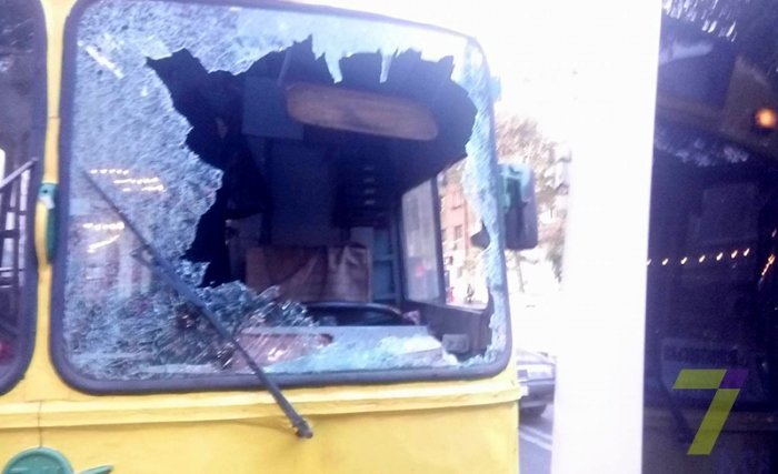 В Одессе троллейбус ударил микроавтобус и лимузин