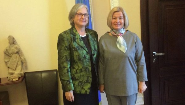 Посол Австрии в Украине Гермине Поппелер и Ирина Геращенко