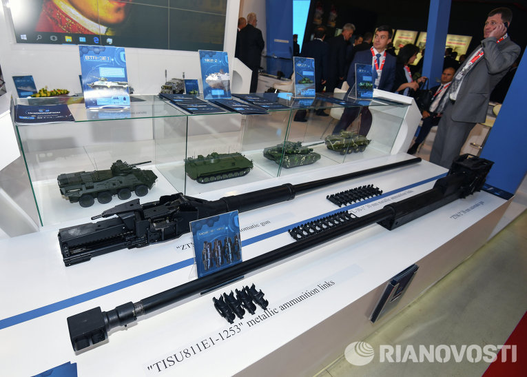 Стенд Укроборонпрома, башенные пулеметы для БТР ZTM-1 и ZTM-2, представленные на выставке вооружений и боевой техники ADEX-2016 в Баку