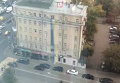 На фасаде дома в Москве вывесили флаг Украины