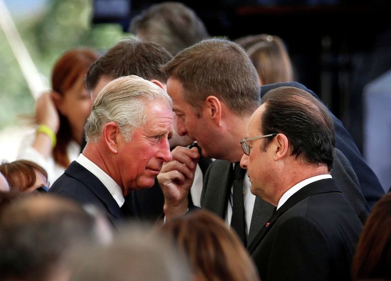 Церемония прощания с Шимоном Пересом. Британский принц Чарльз и президент Франции Франсуа Олланд (слева направо)