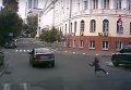 В Киеве автомобиль сбил девочку на переходе, виновник скрылся. Видео