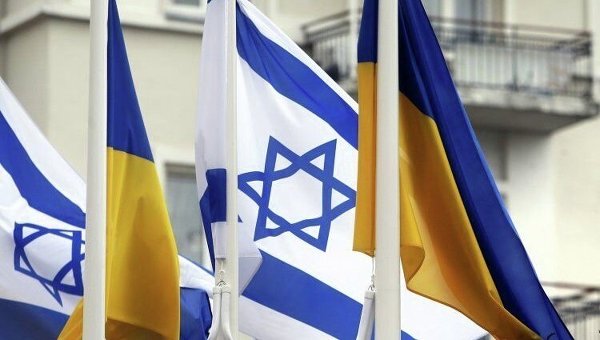 Флаги Украины и Израиля перед зданием Администрации президента Украины