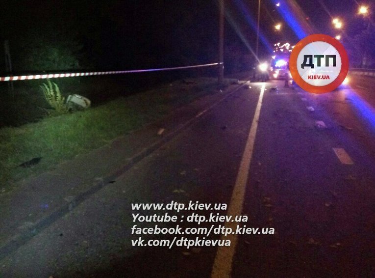 Смертельное ДТП в Киеве: авто разорвало на части, четыре человека погибли