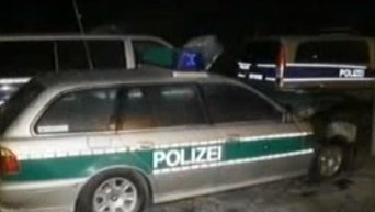 В Дрездене неизвестные сожгли несколько полицейских автомобилей. Видео