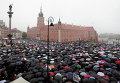 Тысячи людей на демонстрации за право на аборт в знак протеста против планов полного запрета на аборт, Варшава, Польша
