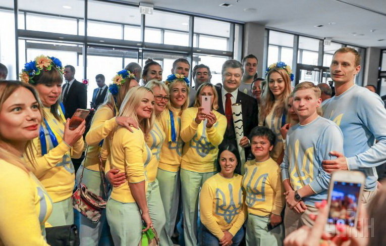 Президент Украины Петр Порошенко во время встречи с чемпионами и призерами Олимпийских и Паралимпийских игр 2016 года