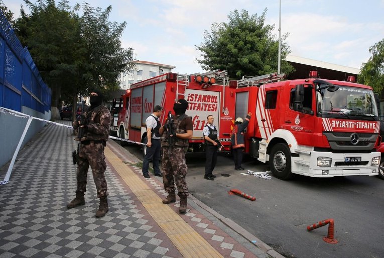 На месте теракта у полицейского участка в Стамбуле