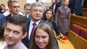 Студент поинтересовался у Порошенко, когда он своих детей в АТО отправит