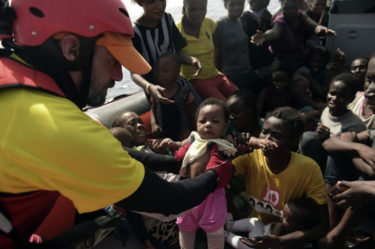 Более 1,2 тысячи нелегальных мигрантов были спасены у берегов Ливии