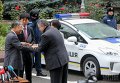 Церемония передачи зимнего обмундирования для участковых офицеров полиции от правительства Японии