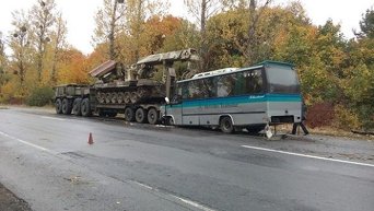 В Винницкой области автобус врезался в военный тягач