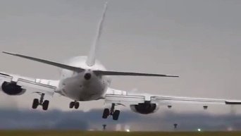 Самолет в Праге едва не потерпел крушение из-за ветра