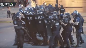 Аргентинская полиция вступила в столкновения с протестующими. Видео