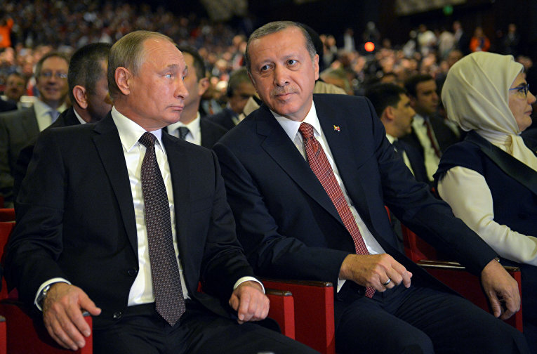 Президент России Владимир Путин и президент Турции Тайип Эрдоган принимают участие в заседании Всемирного энергетического конгресса в Стамбуле, Турция.
