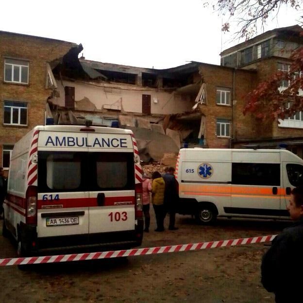 Обрушение стены школы в Василькове под Киевом