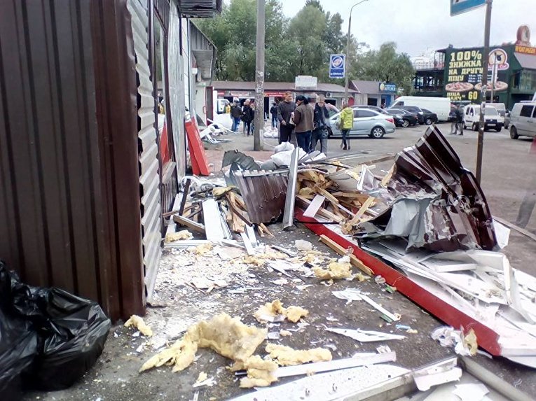 В Киеве разбили более 30 киосков