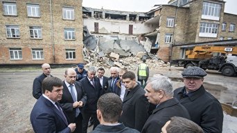 Последствия обрушения школы в Василькове