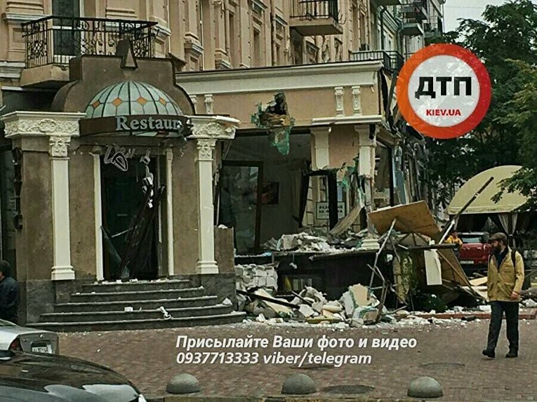 Демонтаж нелегальной пристройки к ресторану в Киеве
