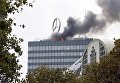 В Берлине вспыхнул пожар на крыше самого высотного здания комплекса Европа-Центр. Огонь виден на крыше 21-этажной высотки.