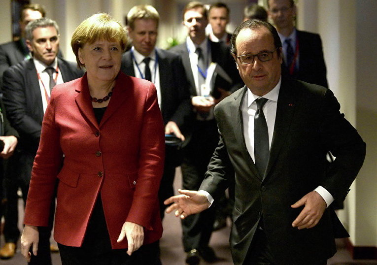 Президент Франции Франсуа Олланд и канцлер Германии Ангела Меркель во время саммита лидеров Европейского Союза в Брюсселе