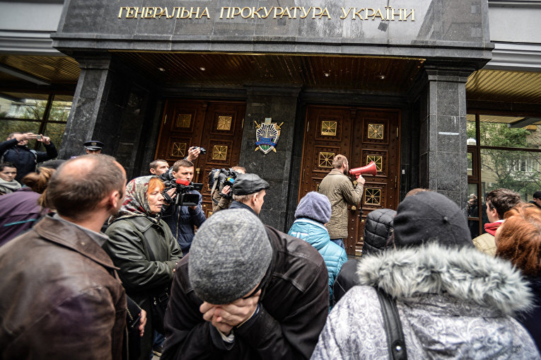 Противники строительства ТРЦ на Героев Днепра в Киеве с протестом под зданием ГПУ