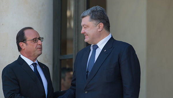 Президент Франции Франсуа Олланд (слева) и президент Украины Петр Порошенко