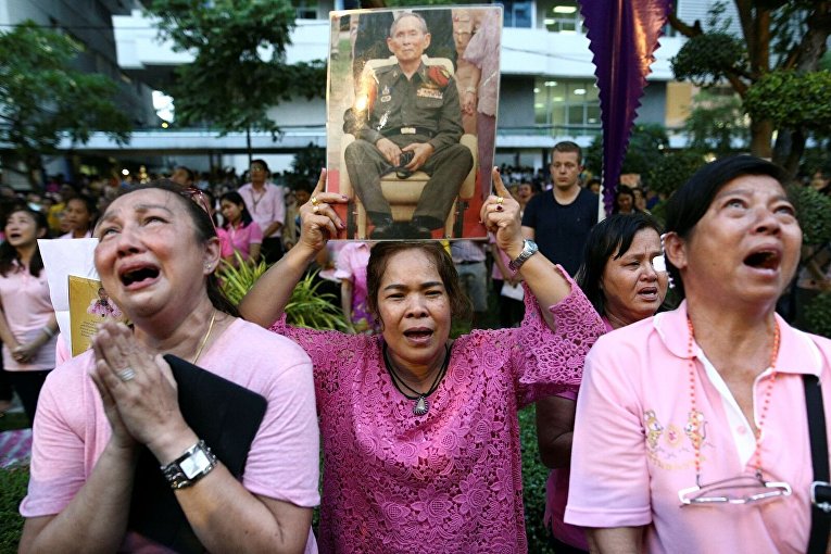 Умер король Таиланда Пхумипхон Адулъядет. Траур в стране